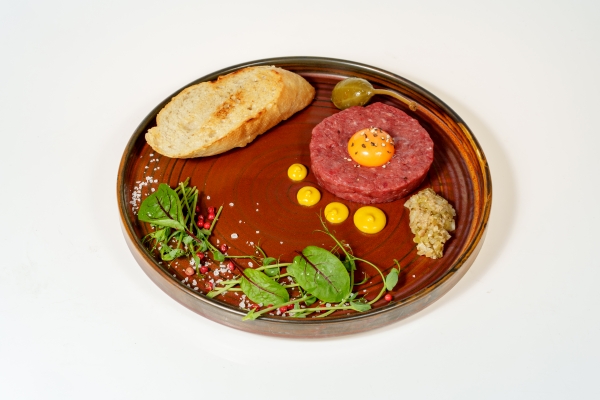 Tatar z polędwicy wołowej