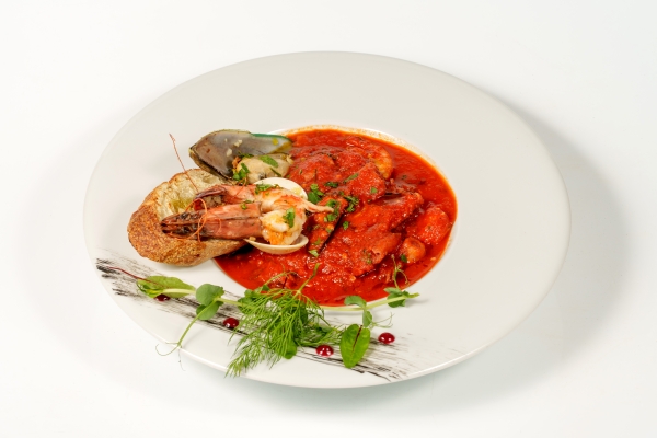 Zuppa di pesce con frutti di mare