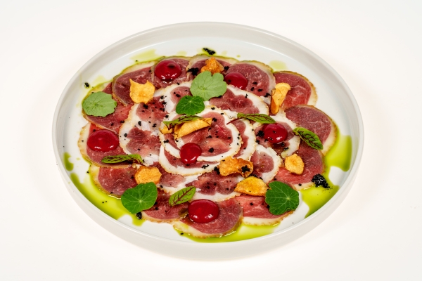 Półgęsek podwędzany / Korzenna gruszka / Coulis malinowy